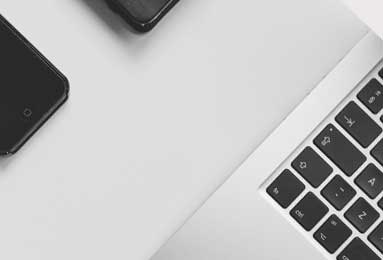 裁判评议：程进踩踏构成严重犯规，麦麦提江回看出示红牌决定正确