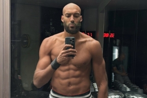 开云体育下载入口-有丶秃然！戈贝尔更新社媒晒训练照 亮出全新光头造型