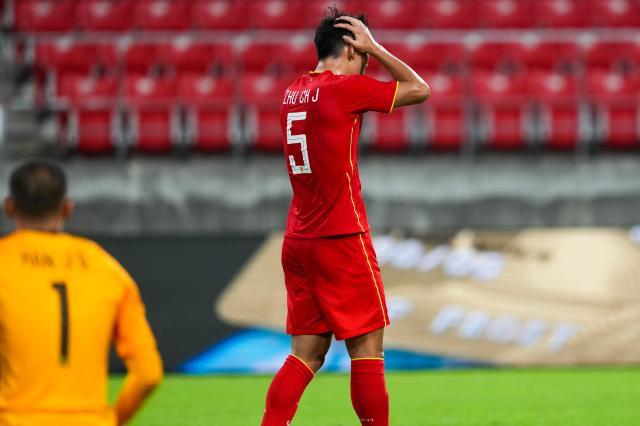 开云体育下载入口-中超宠儿+国足队长上演乌龙 范志毅接班人易主？